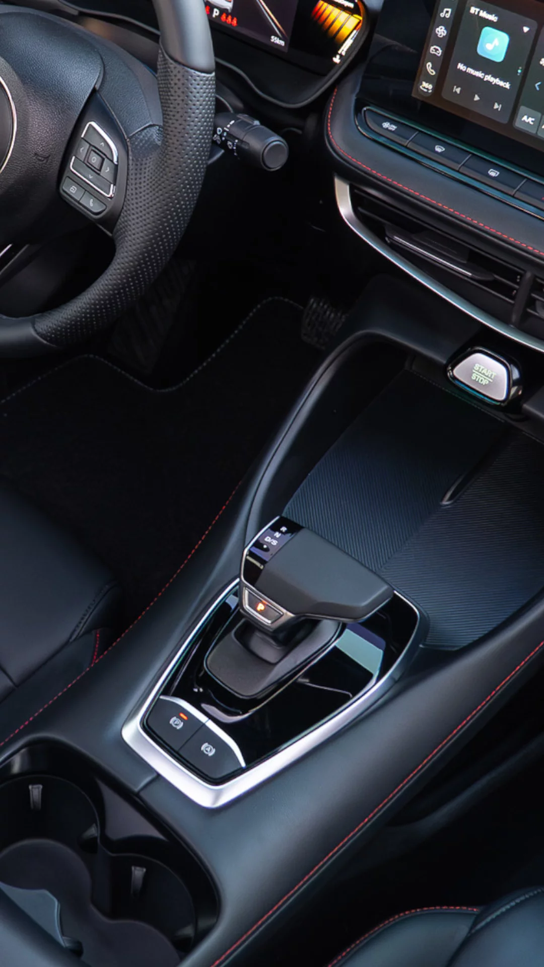 تساهم فرامل الركن الإلكترونية مع ميّزة التثبيت الآلي بتحسين مستويات الملاءمة