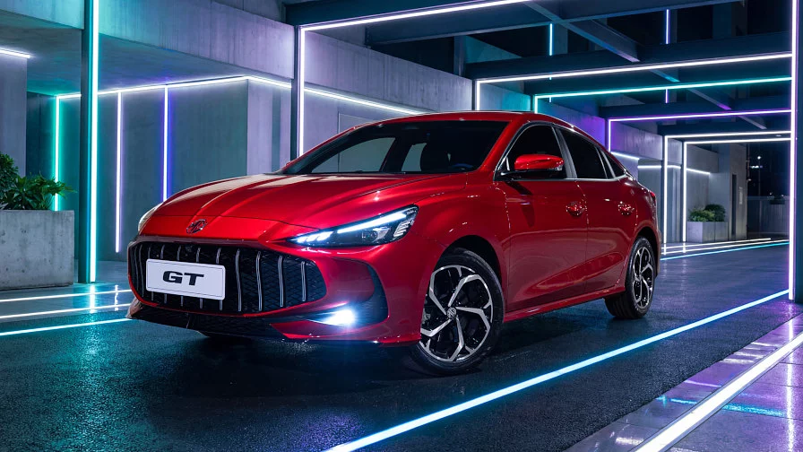 إم جي GT حمراء
