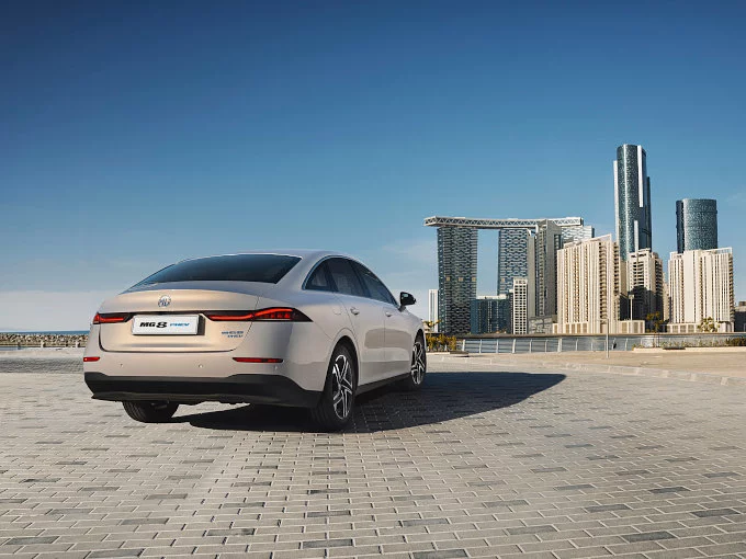 إم جي موتور تطرح سيارة MG 8 PHEV الجديدة كلّياً